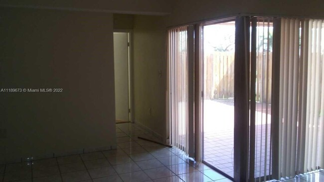 Foto del edificio - 889 NE 214th Ln