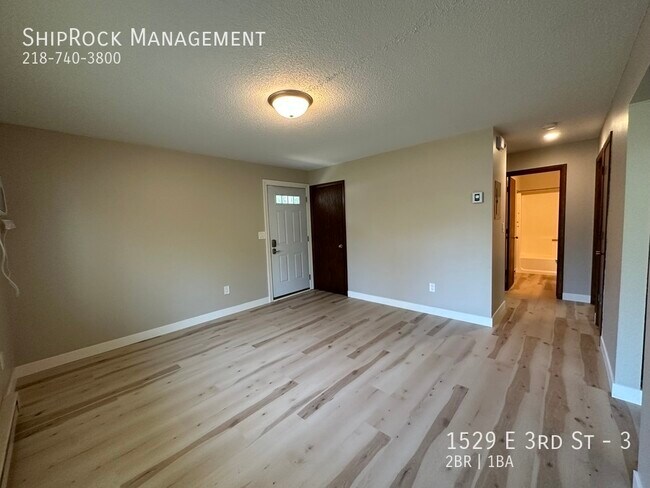 Foto del edificio - 1529 E 3rd St