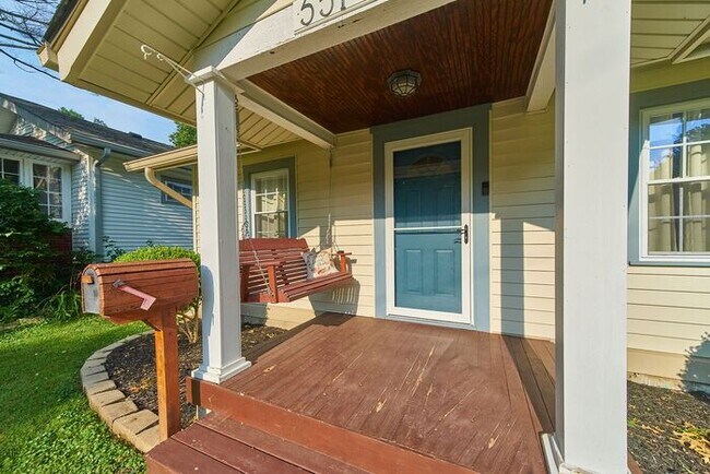 Building Photo - Charming 2 Bed Bungalow in Great SoBro Location!