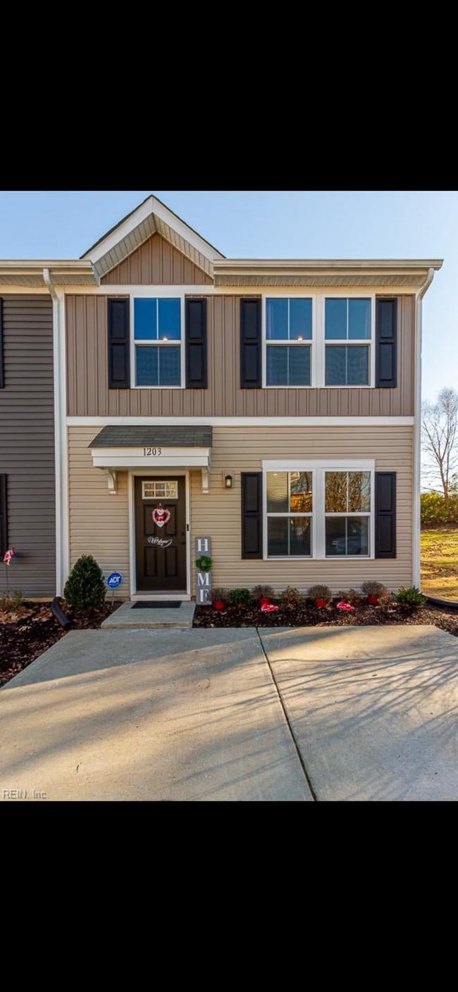 Building Photo - 1203 Lakeview Cove