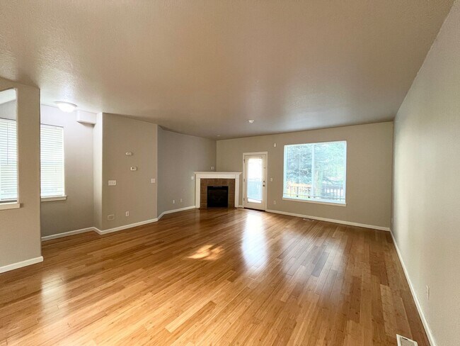 Foto del edificio - *$500 OFF FIRST FULL MONTH'S RENT* Bright ...