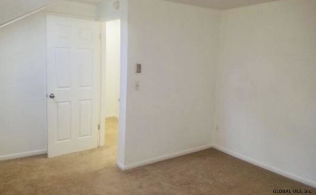 Building Photo - 219 Elm St