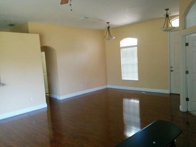 Building Photo - 27702 Sora Blvd