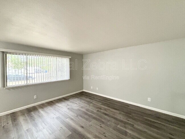 Building Photo - 3275 Cheyenne Dr