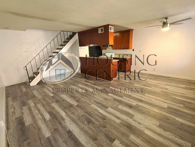 Building Photo - UPDATED RENTAL IN SACRAMENTO!