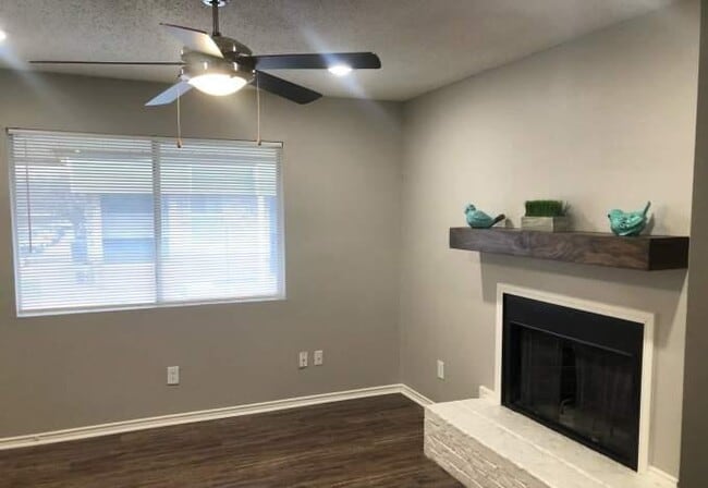 Building Photo - 2 bedroom in Hurst TX 76053