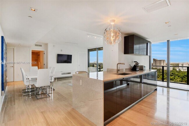 Foto del edificio - 1451 Brickell Ave