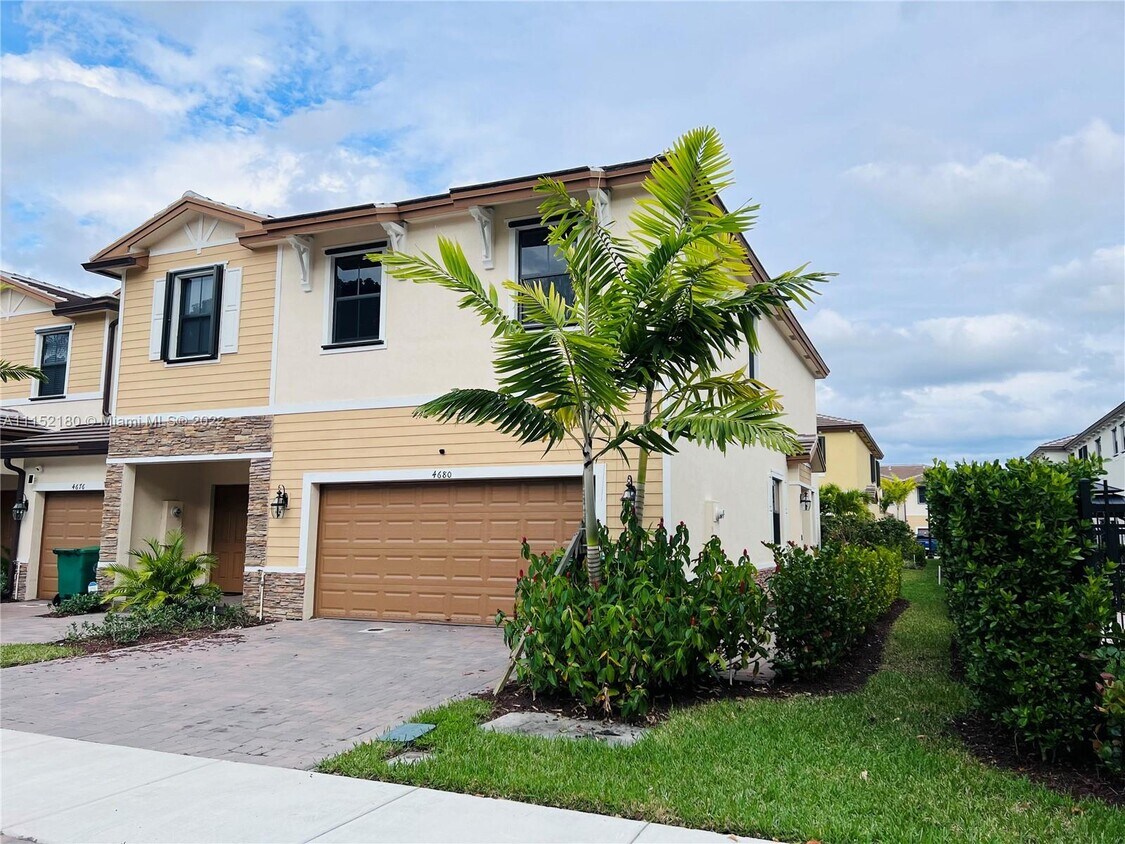 4680 Banker Terrace, Davie, FL 33314 Townhome Rentals in Davie FL