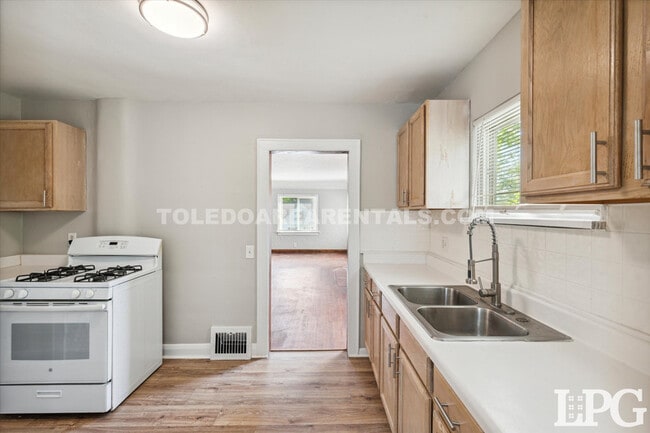 Building Photo - 1442 Schuyler Rd