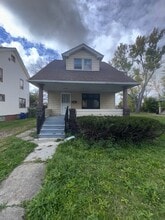 Building Photo - 4136 E 135th St