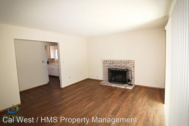 Building Photo - 1127-1129 White Dr