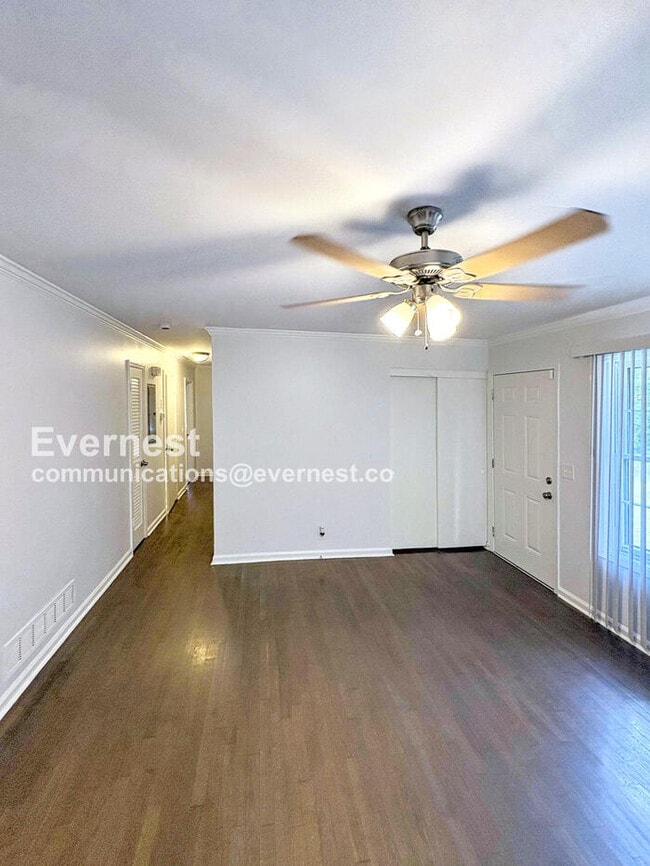 Foto del edificio - 3963 Bouldercrest Rd