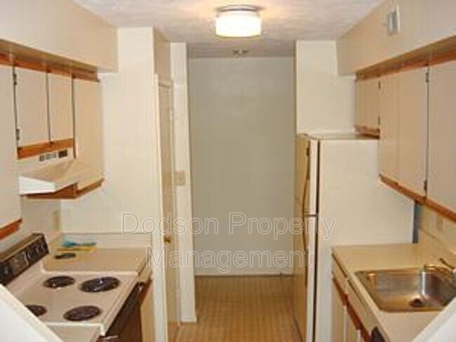 Building Photo - 4003 Governors Square