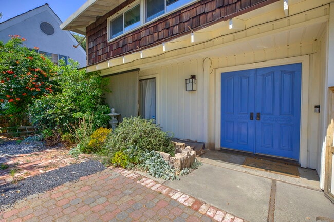 Building Photo - 6936 Greenhaven Dr