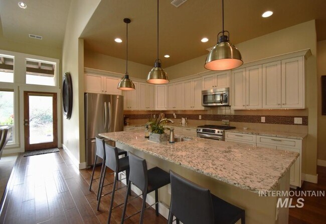 Building Photo - 1193 E Lone Shore Dr