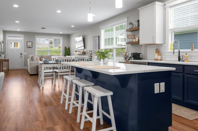 Foto del edificio - 1208 Seven Sisters Ln