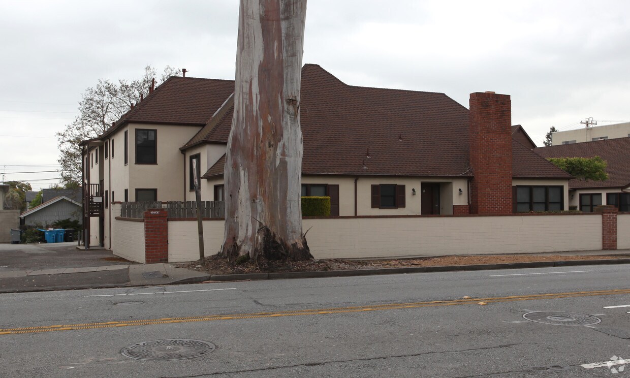 Building Photo - 1110 El Camino Real