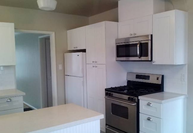 Foto del edificio - This charming, updated 2-bedroom, 2-bathroom home in a great Culver City location is now available!