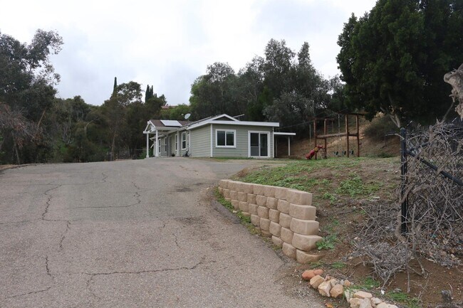 Building Photo - 2839 Sunset Hills