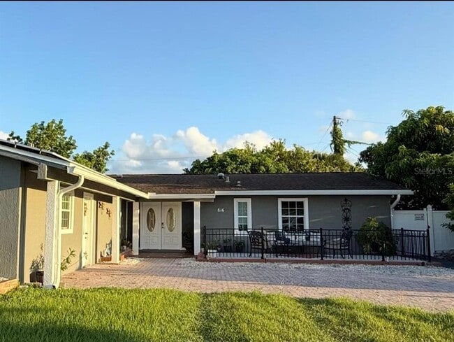 Building Photo - 816 Plato Ave