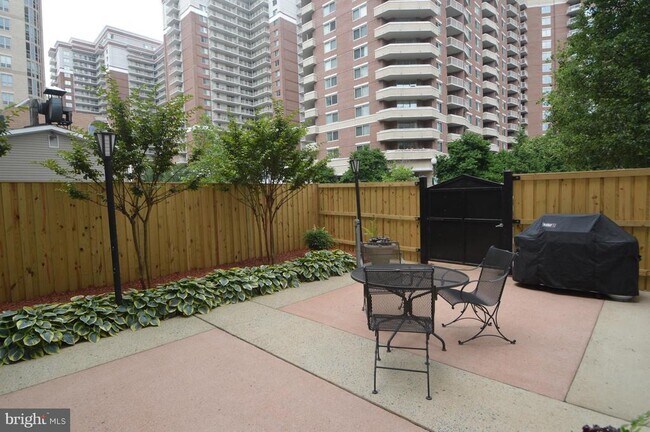 Foto del edificio - 880 N Pollard St
