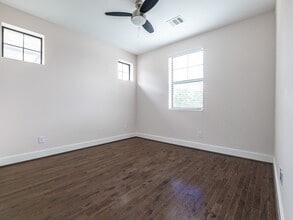 Building Photo - 210 E 32nd St