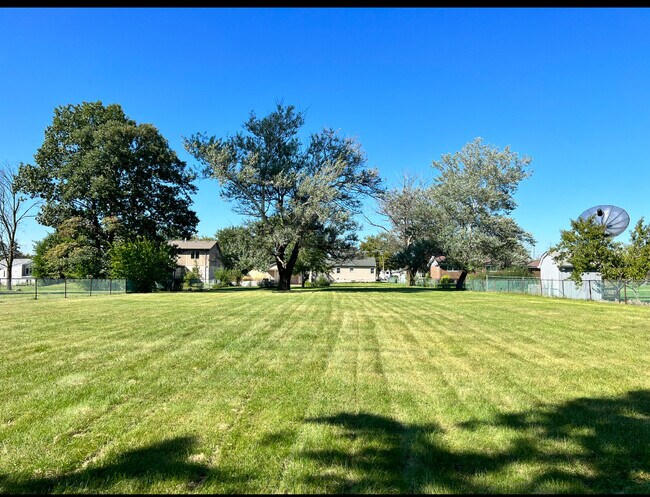 Patio interior - 8431 W 135th St
