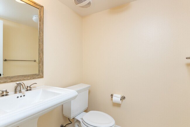 Building Photo - Stunning 5BR/4.5BTH Home in La Costa Oaks!!