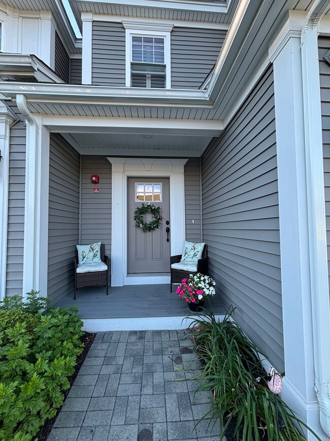 Building Photo - 9 Evergreen Dr