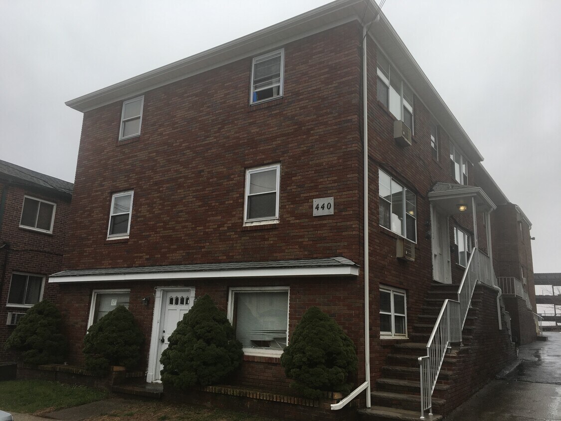 Primary Photo - 440 Ridge Rd