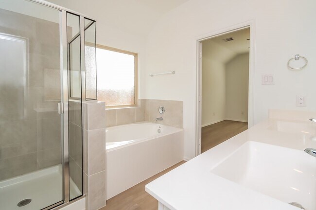 Foto del edificio - 712 Autumn Lake Ln