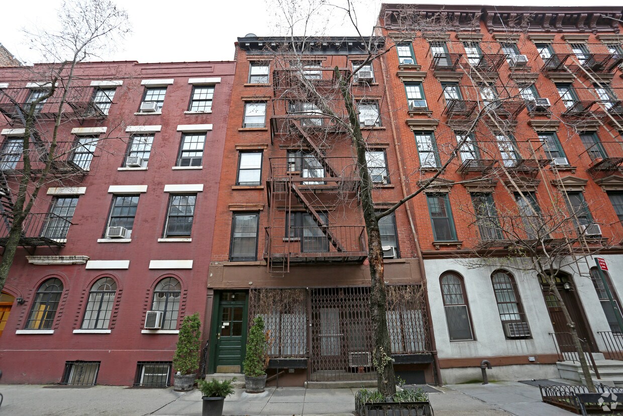 Building Photo - 80 Horatio St