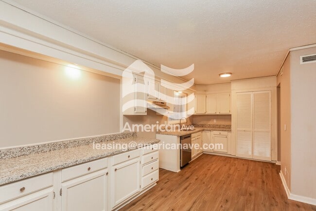 Building Photo - 1051 Westway St