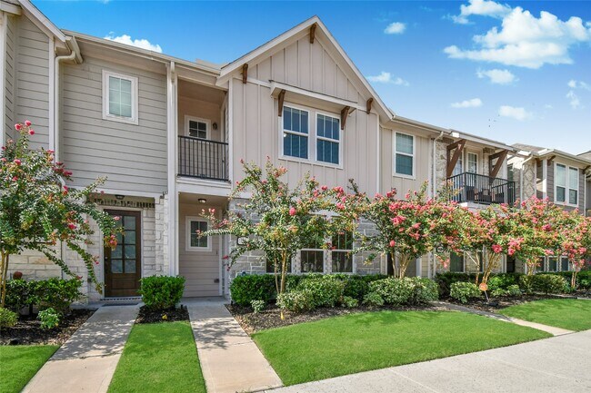 Foto del edificio - 18225 Crystal Knoll Dr