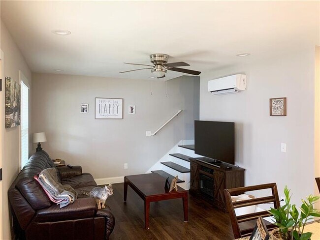 Foto del edificio - 310 Cottage Ct