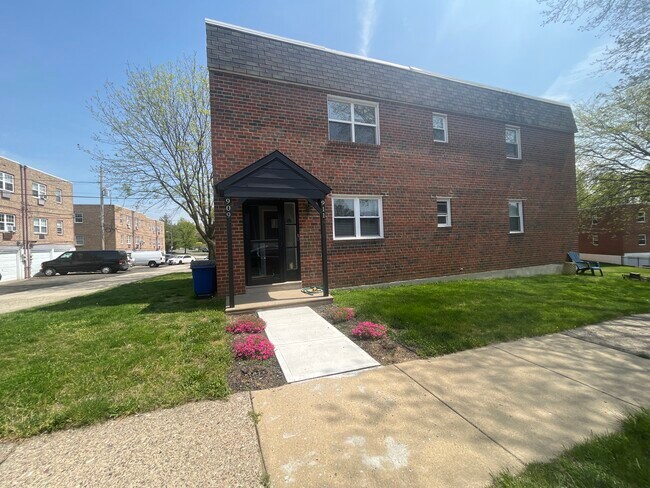 Building Photo - 911 Bergen St