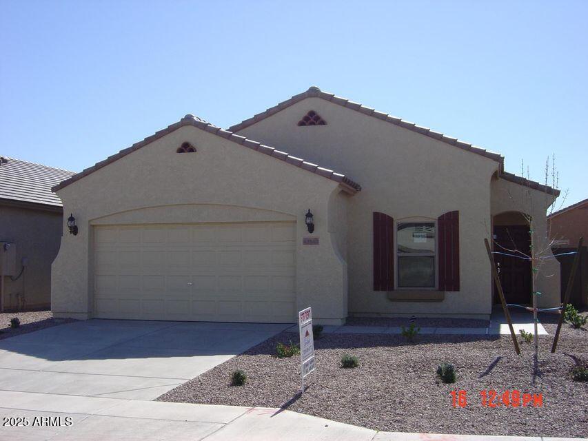 Foto principal - 42969 W Elizabeth Ave