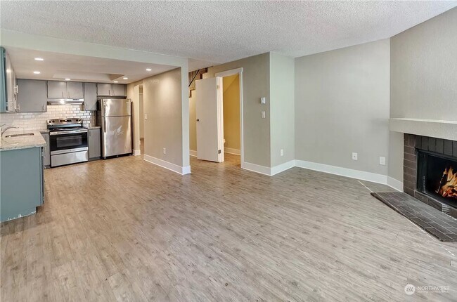 Foto del edificio - Open Concept Townhome with Balcony