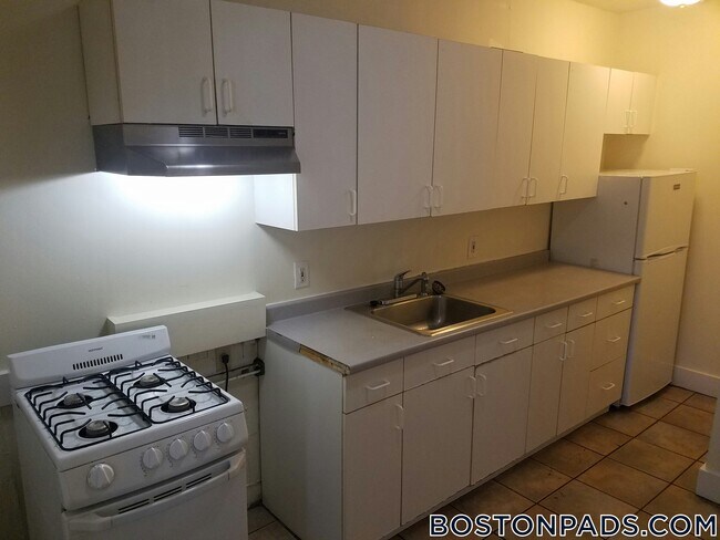 Building Photo - 15 Barrows St