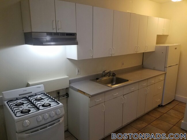 Building Photo - 15 Barrows St