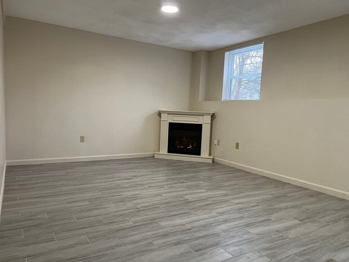 L-room - 125 Franklin St
