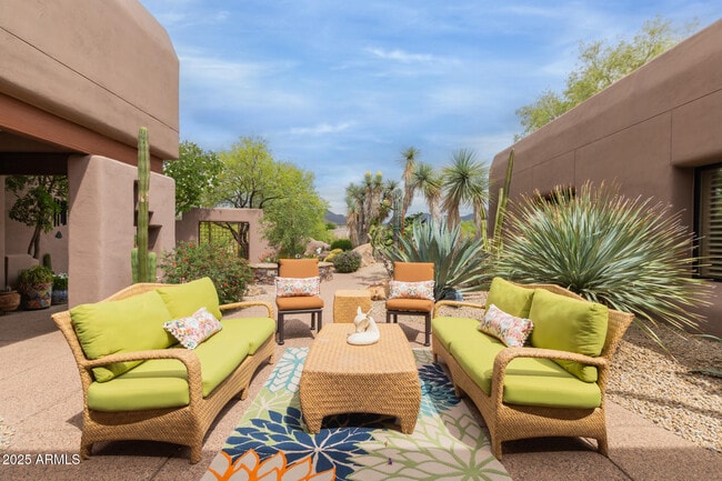 Building Photo - 9833 E Miramonte Dr