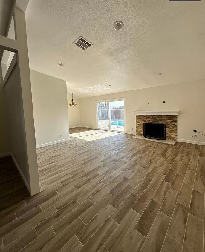 Foto principal - 3925 Orchid Dr