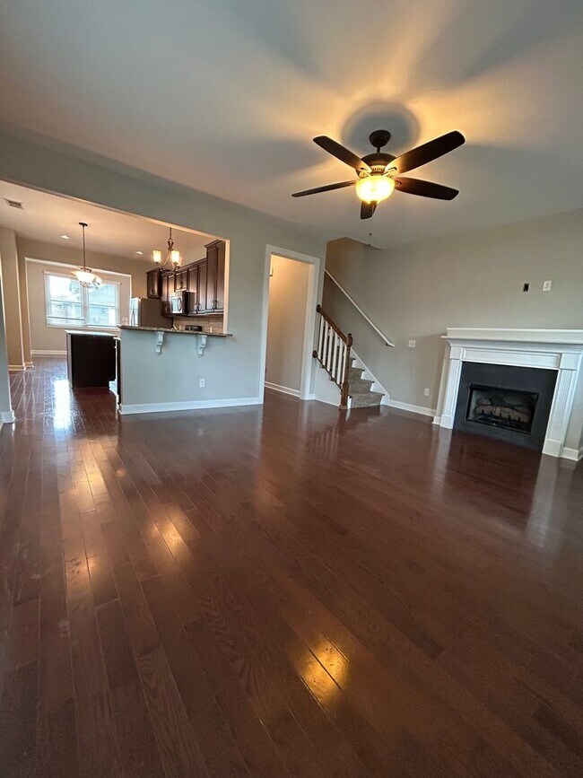 Foto del edificio - 3 bed 2.5 bath in Germantown, 1 Car Garage, Fenced Yard