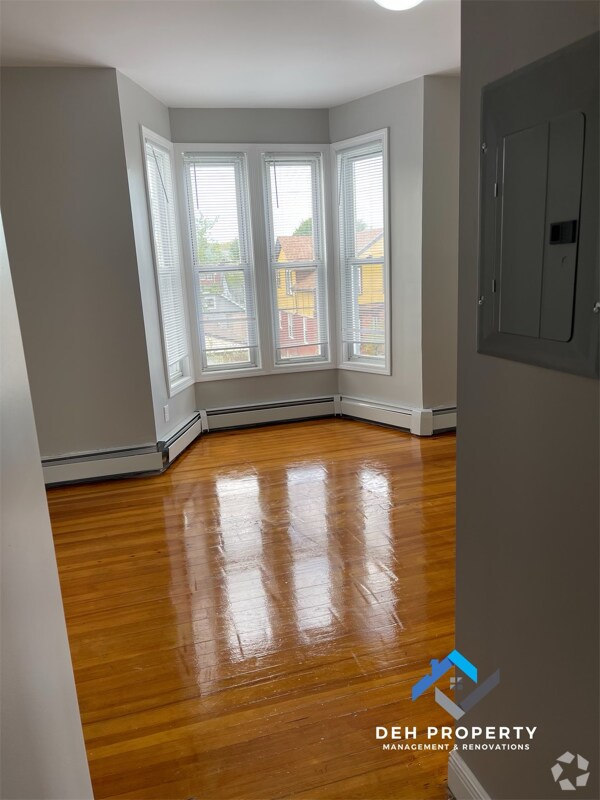 Elmhurst Apartments for Rent with Hardwood Floors Providence, RI 30