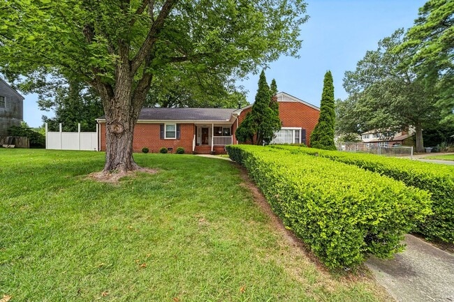 Building Photo - 1757 Lafayette Dr