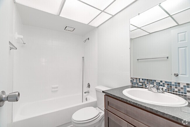 2BR, 2BA - 1,300SF - Windward Vista