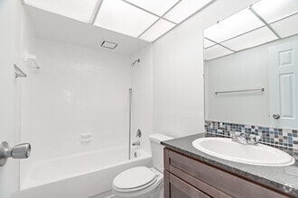 2BR, 2BA - 1,300SF - Windward Vista