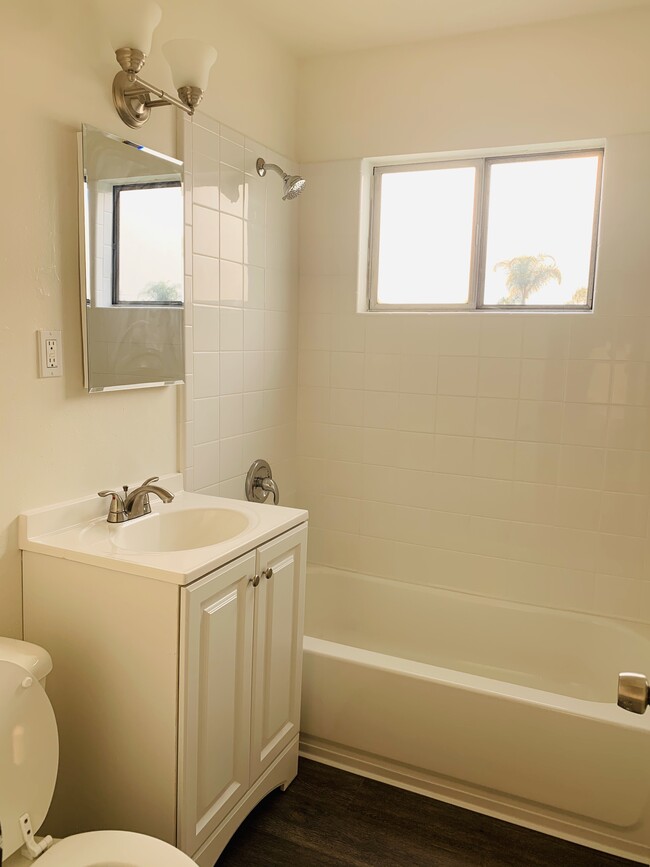 Remodeled bath - 15660 Brookhurst St