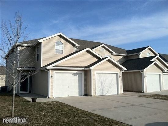 Primary Photo - 2 br, 2.5 bath Townhome - 1647 SW Highland Dr